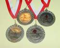 Medale z kolorowymi wklejkami